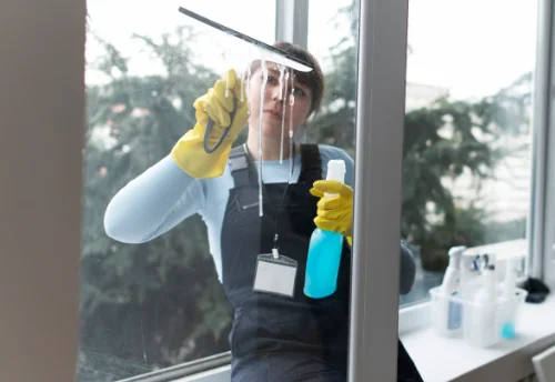Nettoyage de vitres intérieures et extérieures à la Drenne